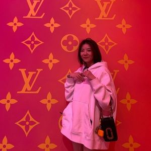 Meet your Posher, Wenqi